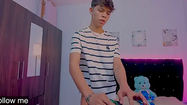 Zacktorres  online show from November 16, 10:48 pm