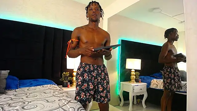 SkylerBigxxx online show from April 14, 4:18 am