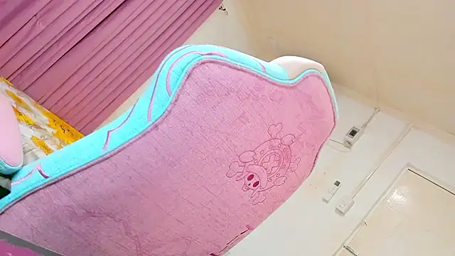 CraveMyCurves online show from March 3, 10:26 pm