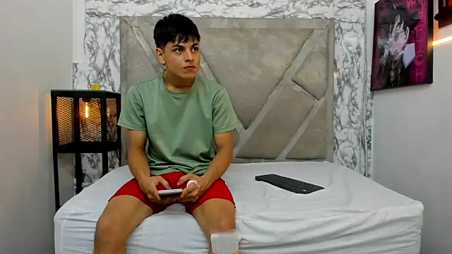 Snapshot of Logan_Jhonson chatting on November 1, 4:03 am Logan Jhonson online show from November 1, 4:03 am