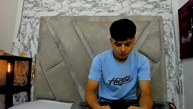 Snapshot of Logan_Jhonson chatting on November 7, 2:22 am Logan Jhonson online show from November 7, 2:22 am