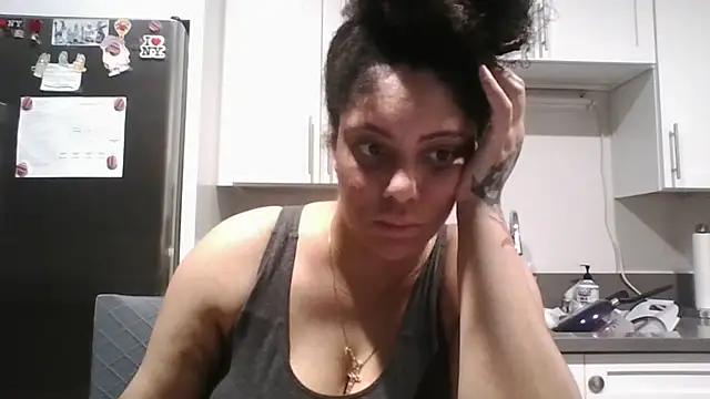 Snapshot of Dallasstar chatting on November 8, 7:52 am Dallasstar online show from November 8, 7:52 am