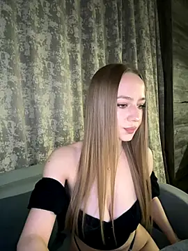 Snapshot of MissOyee chatting on November 7, 7:25 pm MissOyee online show from November 7, 7:25 pm