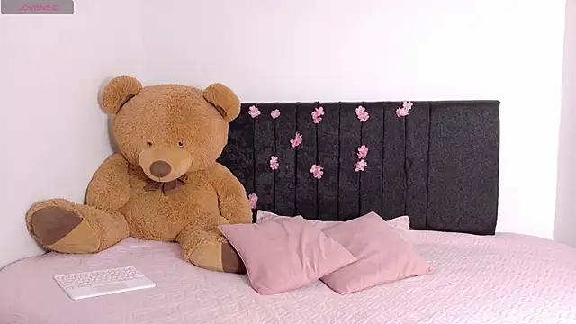 Snapshot of Natashaparker__ chatting on October 6, 7:44 pm Natashaparker online show from October 6, 7:44 pm