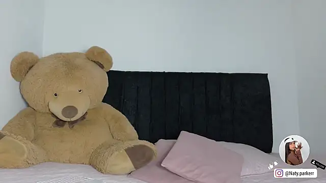Snapshot of Natashaparker__ chatting on June 2, 3:52 am Natashaparker online show from June 2, 3:52 am