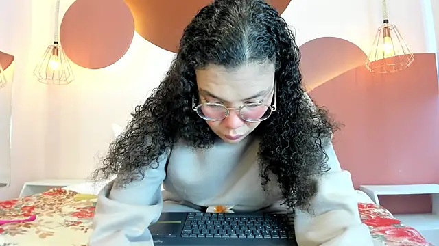 SweetStarr  online show from September 30, 12:54 pm