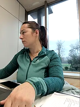 bichota85 online show from December 15, 9:02 am