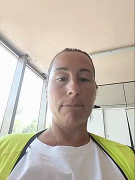 bichota85 online show from June 29, 9:15 am