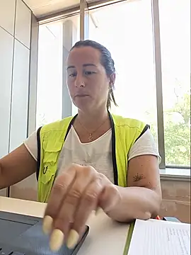bichota85 online show from July 3, 9:27 am