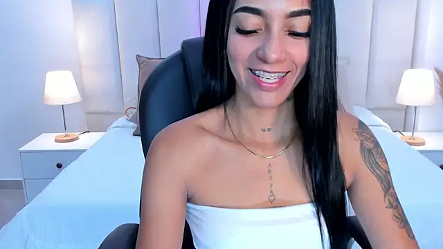 Snapshot of miavegas1 chatting on October 21, 12:00 am miavegas1 online show from October 21, 12:00 am