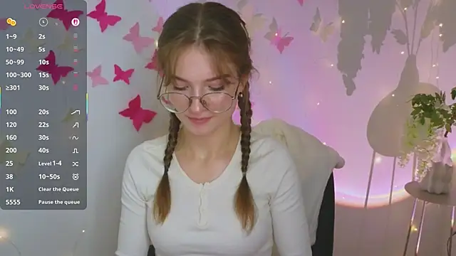 Snapshot of Katyaa_Lover chatting on October 28, 4:20 pm Katyaa Lover online show from October 28, 4:20 pm