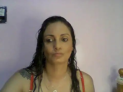 Snapshot of dulcefanny chatting on January 6, 1:42 am dulcefanny online show from January 6, 1:42 am