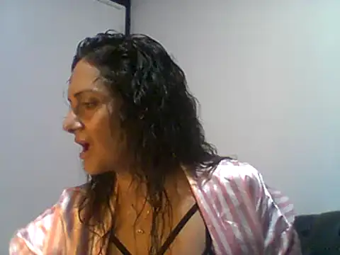 Snapshot of dulcefanny chatting on April 20, 10:40 am dulcefanny online show from April 20, 10:40 am