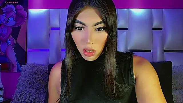 Snapshot of AithanaBlaze chatting on December 1, 5:01 am AithanaBlaze online show from December 1, 5:01 am