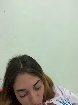 loirinhaaa online show from October 11, 2:04 pm