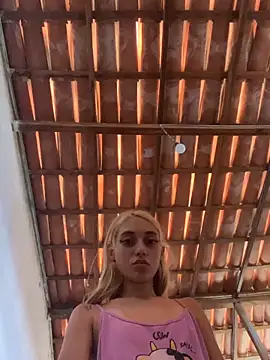 loirinhaaa online show from April 17, 2:53 pm