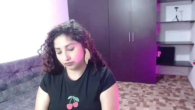 Snapshot of Gia_Dior chatting on March 16, 11:42 pm Gia Dior online show from March 16, 11:42 pm