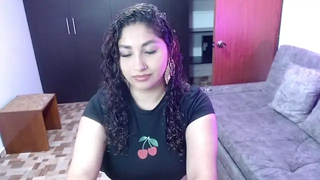 Snapshot of Gia_Dior chatting on March 28, 10:09 pm Gia Dior online show from March 28, 10:09 pm