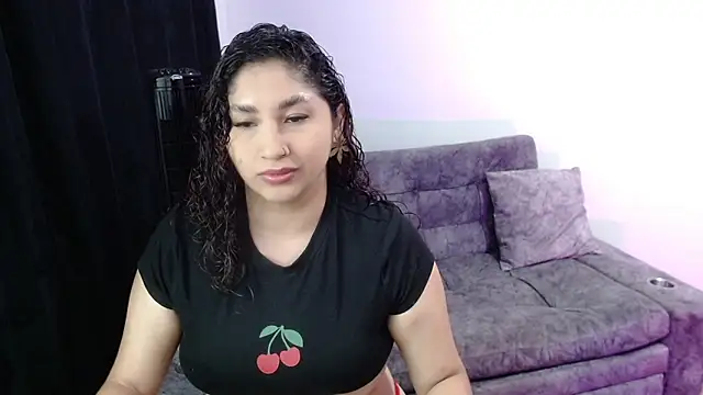 Snapshot of Gia_Dior chatting on May 9, 12:27 am Gia Dior online show from May 9, 12:27 am