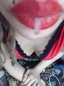 Snapshot of shahinaz-123 chatting on January 18, 1:04 pm shahinaz-123 online show from January 18, 1:04 pm