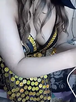 Snapshot of shahinaz-123 chatting on February 14, 9:39 am shahinaz-123 online show from February 14, 9:39 am