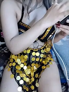 Snapshot of shahinaz-123 chatting on February 16, 11:17 am shahinaz-123 online show from February 16, 11:17 am