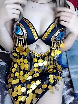 Snapshot of shahinaz-123 chatting on February 17, 9:39 am shahinaz-123 online show from February 17, 9:39 am