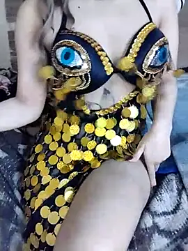 Snapshot of shahinaz-123 chatting on February 18, 10:44 am shahinaz-123 online show from February 18, 10:44 am