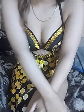 Snapshot of shahinaz-123 chatting on February 24, 10:24 am shahinaz-123 online show from February 24, 10:24 am