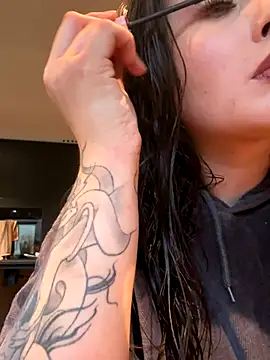 Snapshot of Kristyoff chatting on October 21, 11:11 am Kristyoff online show from October 21, 11:11 am