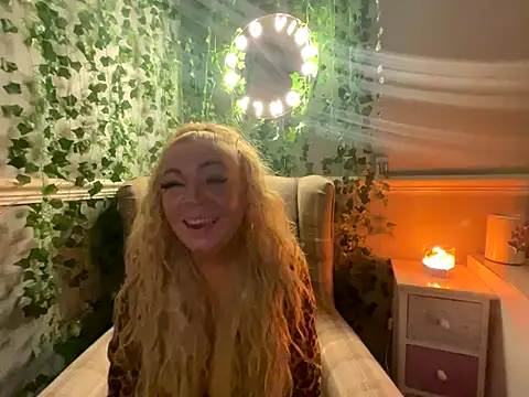 Snapshot of BonnyDesire chatting on October 2, 6:26 pm BonnyDesire online show from October 2, 6:26 pm