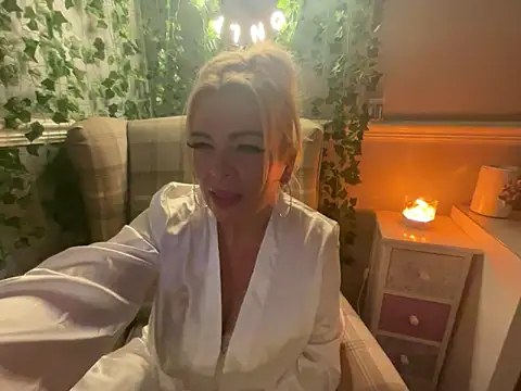 Snapshot of BonnyDesire chatting on October 11, 7:34 pm BonnyDesire online show from October 11, 7:34 pm