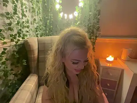 Snapshot of BonnyDesire chatting on October 14, 7:03 pm BonnyDesire online show from October 14, 7:03 pm