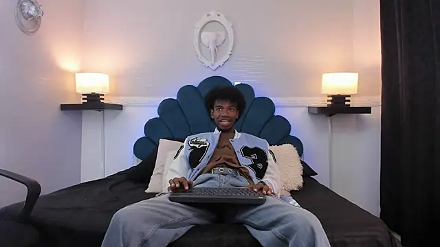 Snapshot of AllexJacob chatting on September 27, 1:16 pm AllexJacob online show from September 27, 1:16 pm