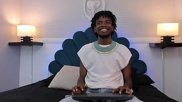 Snapshot of AllexJacob chatting on October 1, 1:39 pm AllexJacob online show from October 1, 1:39 pm