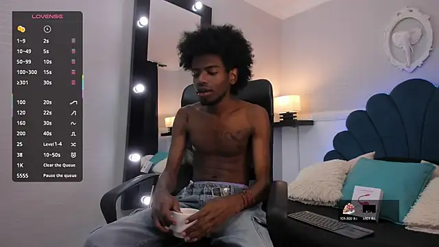 Snapshot of AllexJacob chatting on October 11, 1:20 pm AllexJacob online show from October 11, 1:20 pm