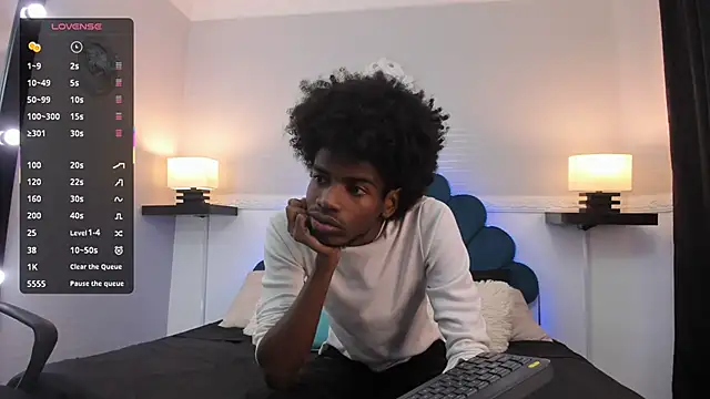 Snapshot of AllexJacob chatting on October 13, 1:11 pm AllexJacob online show from October 13, 1:11 pm