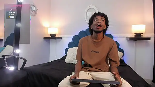 Snapshot of AllexJacob chatting on October 21, 1:23 pm AllexJacob online show from October 21, 1:23 pm