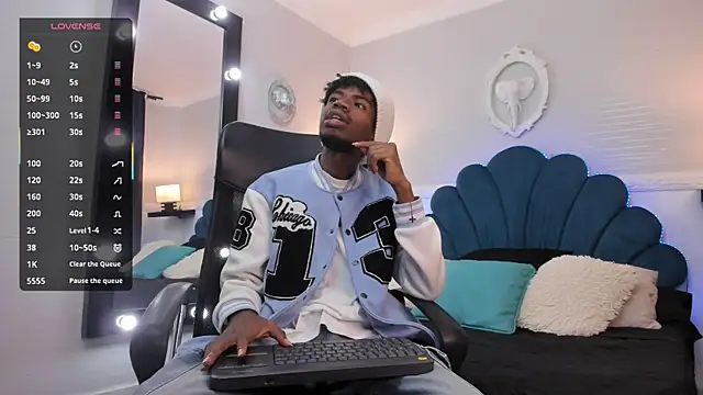 Snapshot of AllexJacob chatting on October 25, 1:07 pm AllexJacob online show from October 25, 1:07 pm