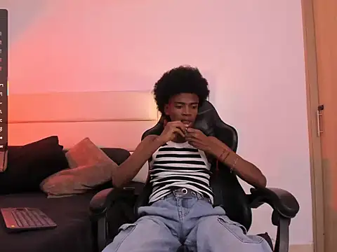 Snapshot of AllexJacob chatting on November 4, 1:32 pm AllexJacob online show from November 4, 1:32 pm