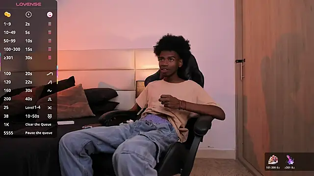 Snapshot of AllexJacob chatting on November 6, 12:50 pm AllexJacob online show from November 6, 12:50 pm