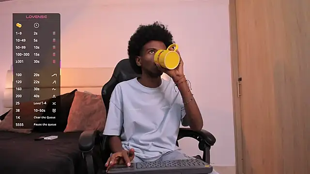 Snapshot of AllexJacob chatting on November 8, 7:34 pm AllexJacob online show from November 8, 7:34 pm