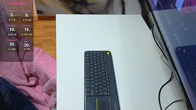 Snapshot of valery_cute_18 chatting on November 12, 12:05 pm valery cute 18 online show from November 12, 12:05 pm