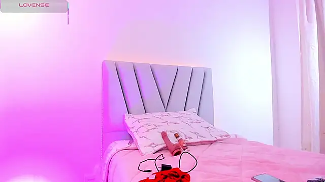 Snapshot of Doll_lauren chatting on October 17, 5:59 pm Doll lauren online show from October 17, 5:59 pm