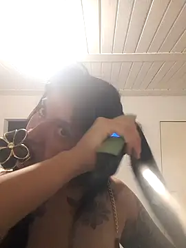 gabii hardy online show from April 1, 9:32 am