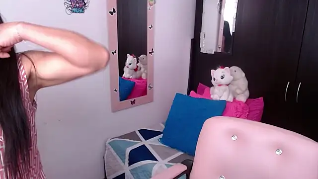 camilavargas  online show from November 5, 9:15 pm