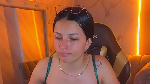 Snapshot of sophiadoll_tf chatting on June 1, 1:35 pm sophiadoll tf online show from June 1, 1:35 pm