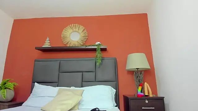 molly lovee  online show from September 30, 11:59 am