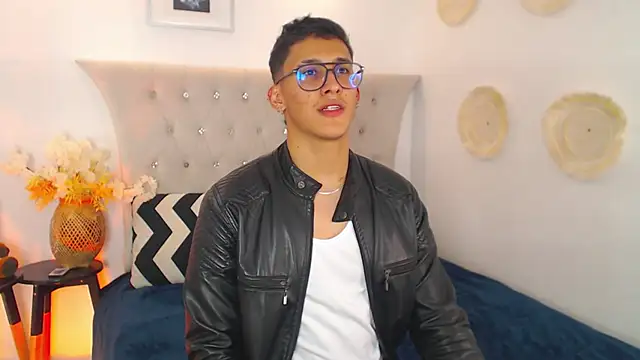 SalvadorFit online show from September 18, 9:17 pm