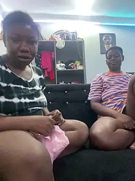 Snapshot of Daavikolovivi chatting on November 18, 9:19 pm Daavikolovivi online show from November 18, 9:19 pm